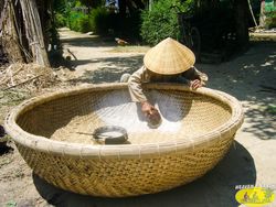 Basket boat maker in vietnam - Hoi An