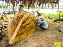 Artisanat traditionnel de construction de bateaux en bois Hoi An Vietnam